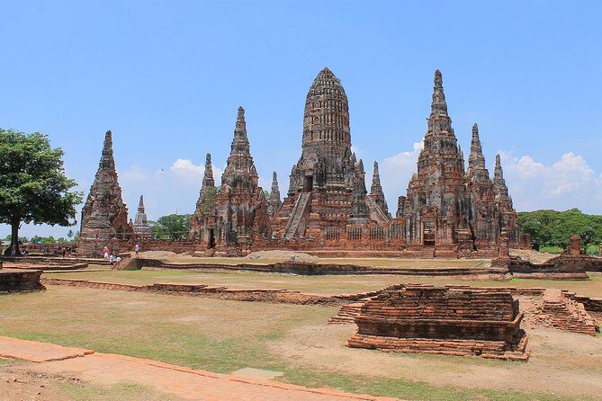 A Day in Ayutthaya: Private 5 UNESCO Temples Tour From Bangkok - Stop 1: Wat Lokayasutharam and the East-Facing Reclining Buddha