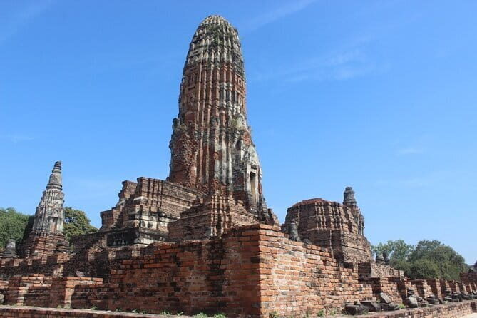 Ayutthaya Bicycle Tour with Scenic Boat Experience - Wat Ratchaburana: restoration tied to the throne duel story