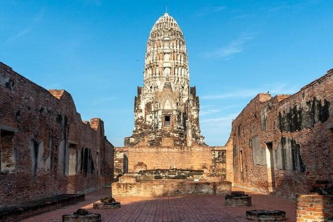 Ayutthaya Bicycle Tour with Scenic Boat Experience - Wat Mahathat: the banyan roots and the Buddha head moment