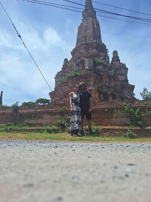 Ayutthaya: Colorful Slow Life Bicycle Tour with local guide. - The UNESCO highlight: Wat Mahathat and its tree-root Buddha head