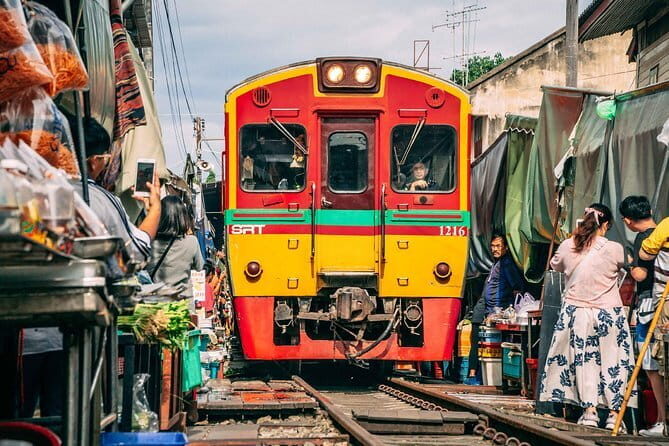 Ayutthaya, Damnoen Floating & Maeklong Railway Market Day Tour - Maeklong Railway Market: The Train-Through Photo Moment