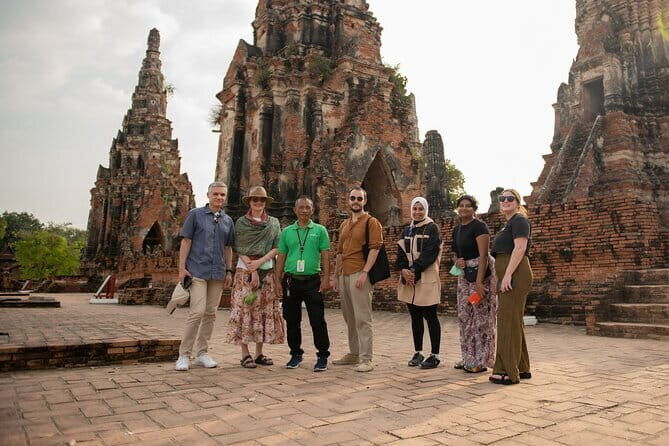 Ayutthaya, Damnoen Floating & Maeklong Railway Market Day Tour - Damnoen Saduak Floating Market: The Boat Ride Is the Real Main Course