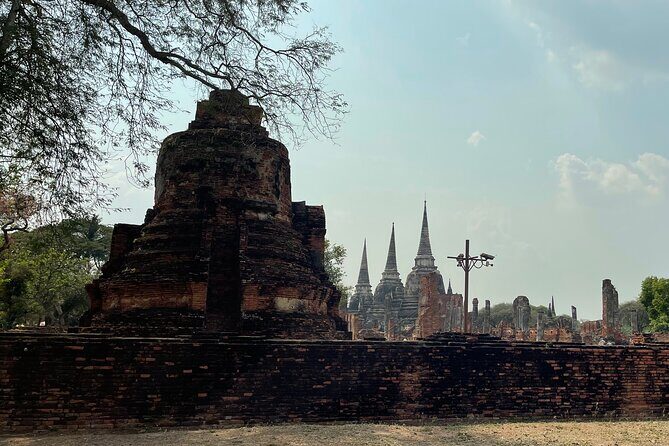Ayutthaya Historical Old Capital day Tour from Bangkok - Lunch in the historic city market area: use the full hour