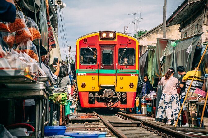 Ayutthaya, Maeklong Railway, Damnoen Saduak Floating Market - A single-day route from Bangkok that doesn’t waste your time