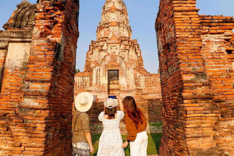 Ayutthaya One Day: Famous Temples & Bang Pa-In Palace Tour - Central Ayutthaya break time: shopping and lunch without derailing the day