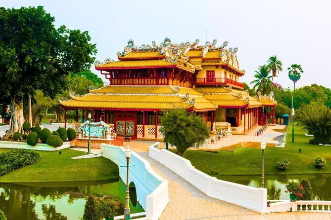 Bangkok Ayutthaya Temples and Boat Tour with Lunch - Lunch by the water in Ayutthaya: fuel without losing the mood