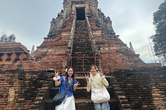 Bangkok to Ayutthaya: Temples & Local Candy One Day Tour - Wat Mahathat: the unforgettable Buddha head in roots