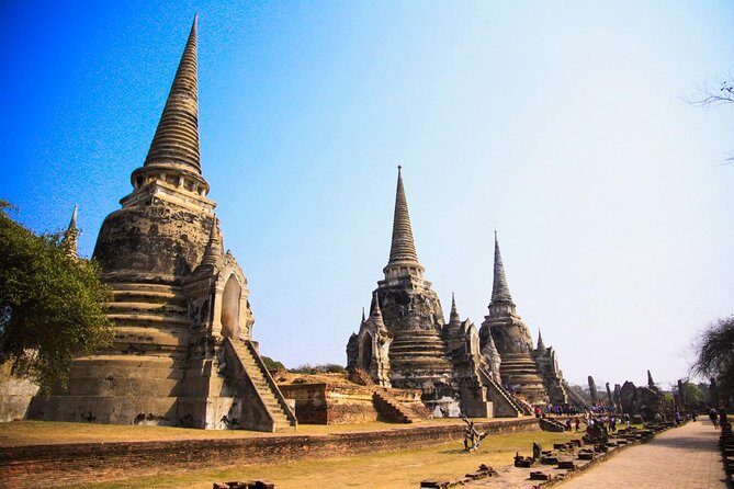 Private Tour: Full Day Ancient City of Ayutthaya and Lopburi - Wat Mahathat: The Buddha Head in Tree Roots