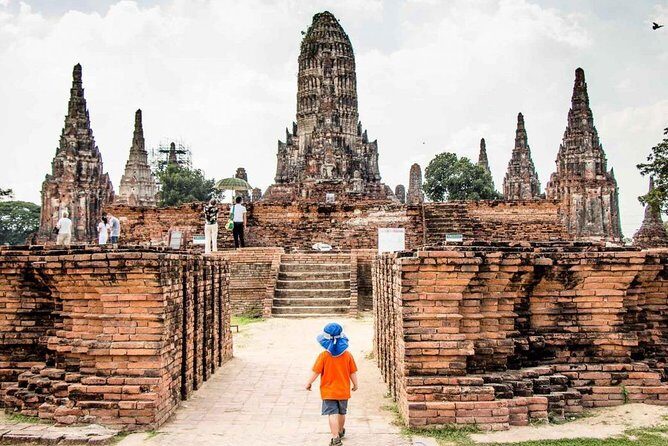 Sunset Sail, Glittering Tempels at Afternoon Ayutthaya Tours - Chao Phrom Market: snack box break and local rhythm