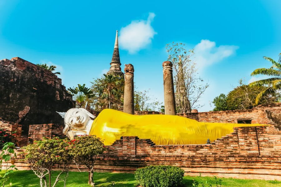 The Old Siam: Ayutthaya Temples Small Group Tour with Lunch - Wat Phra Sri Sanphet: Royal Space and Ritual-Style Thinking